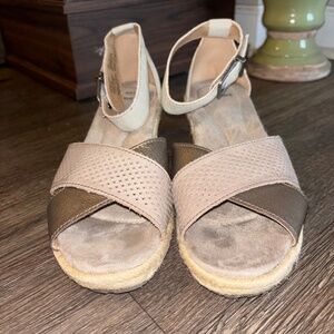 Earth Origins size 9 wedge sandals